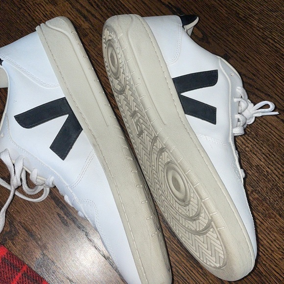 Veja Gender Inclusive Esplar Sneaker - Picture 8 of 11